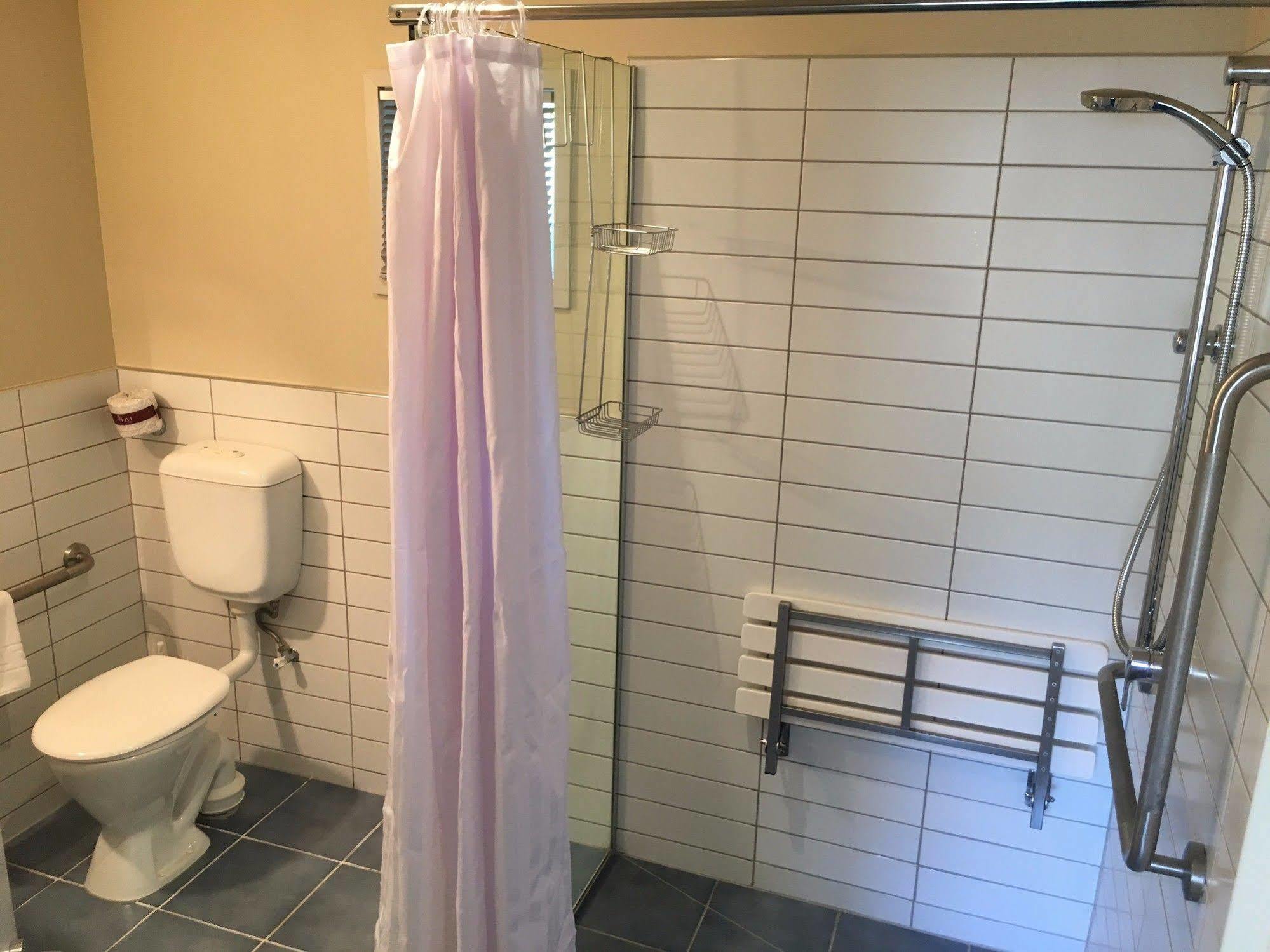 Beaches Nelson Exterior foto A shower curtain